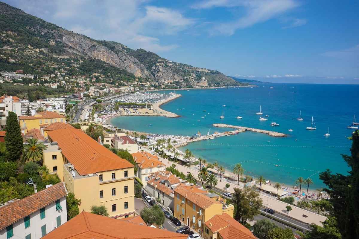 Plage des Sablettes à La Seyne-sur-Mer : le guide pour l’aborder sans se faire piéger par la foule